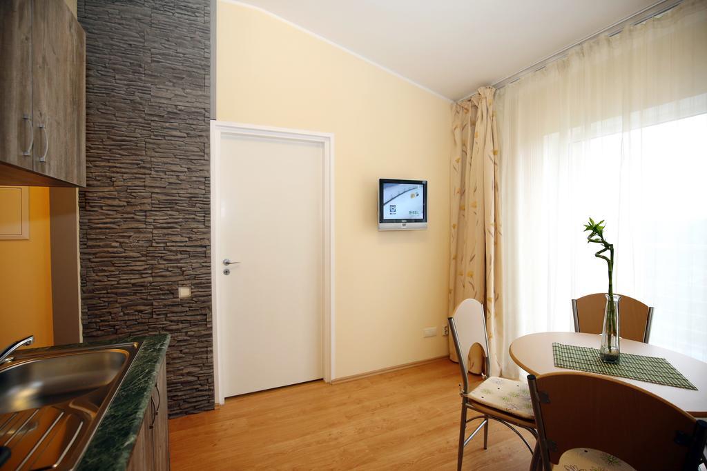 Apart Hotel Tomo Free Parking Riga Room photo