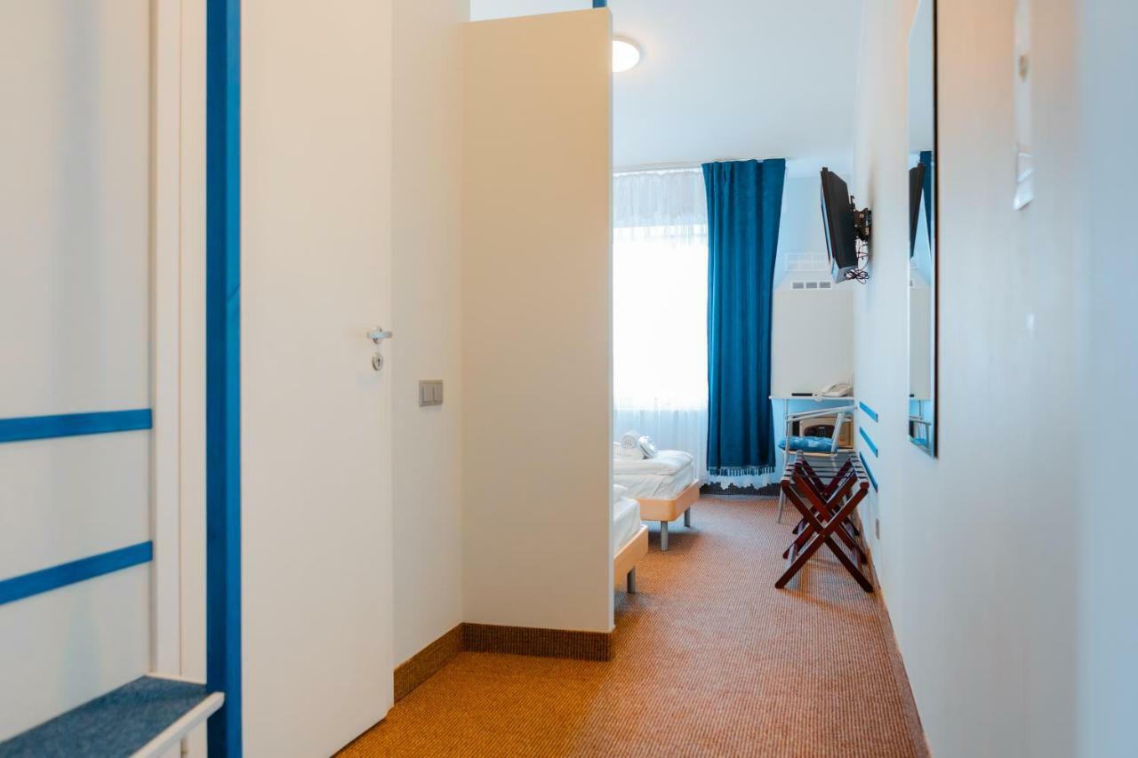 Apart Hotel Tomo Free Parking Riga Exterior photo